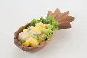 パインサラダ[杏仁ソース和え] 550円（税別）
